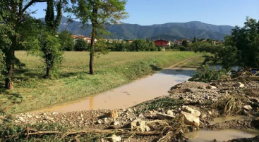 Soil erosion of banks caused by flooding